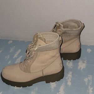 Women’s Ugg Lace-Up Ankle Boots in Beige